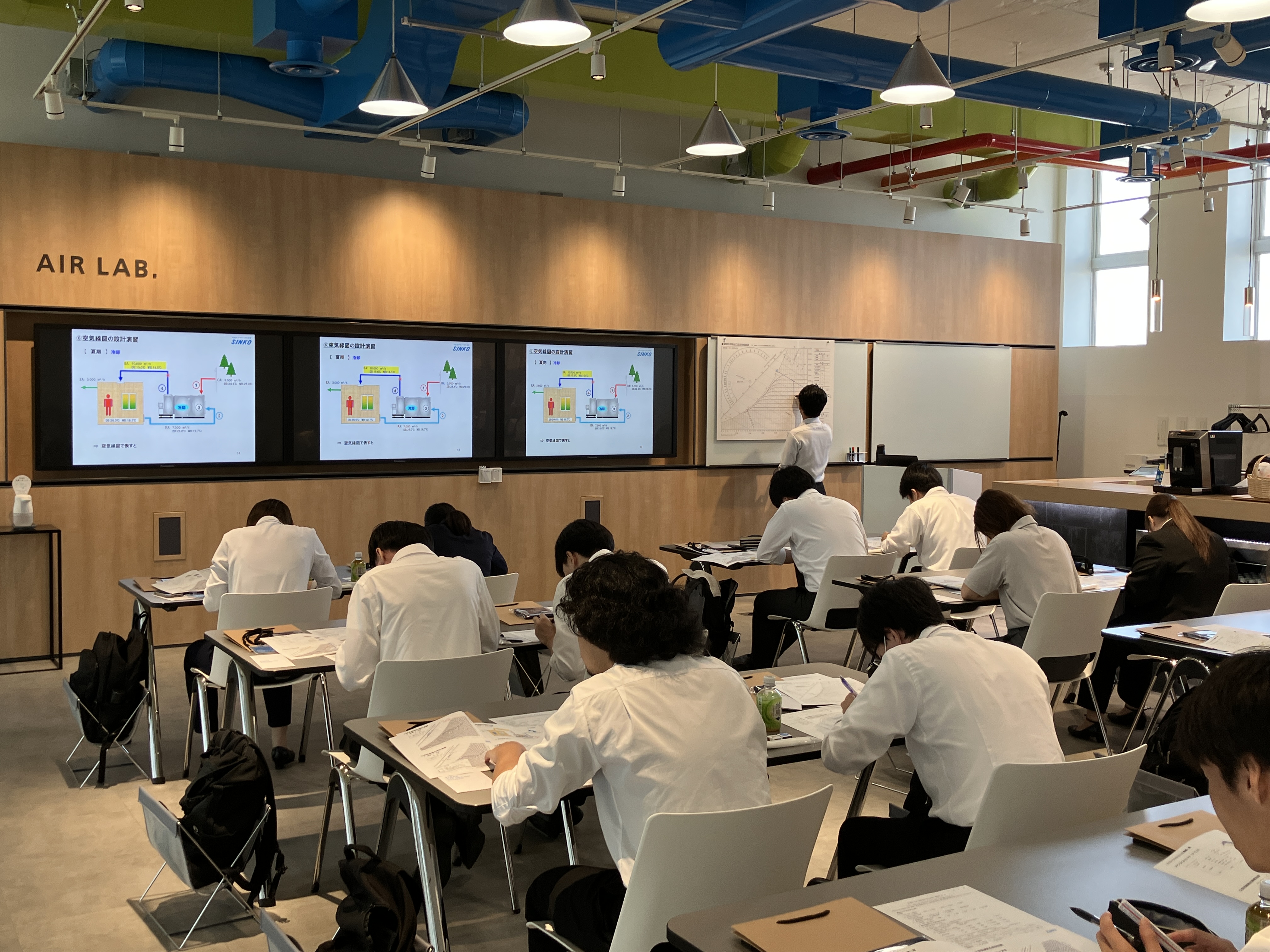 株式会社三晃空調の新入社員の方々に向けた見学会を実施いたしました